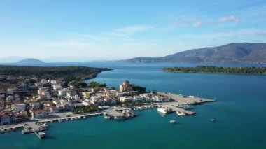 Güzel Algarve kıyıları, Avrupa, Portekiz, Algarve 'nin kayalıkları, güneşli bir yaz gününde Albufeira' ya doğru..