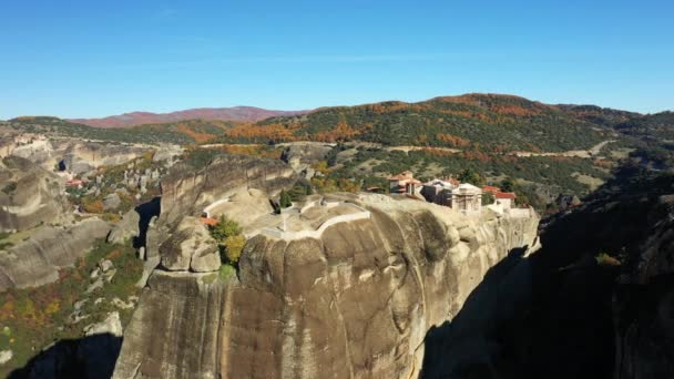ヨーロッパのアギア トリアダ修道院 ギリシャ テッサリア秋の晴れた日に — ストック動画
