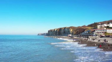 Yazın, güneşli bir günde, Veules Roses, Avrupa, Fransa, Normandiya, Seine Denizcilik 'in kıyılarındaki tebeşir uçurumları.
