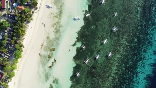 Лодки Пришвартованы Краю Песчаного Пляжа Азии Филиппин Острова Бохол Недалеко — стоковое видео