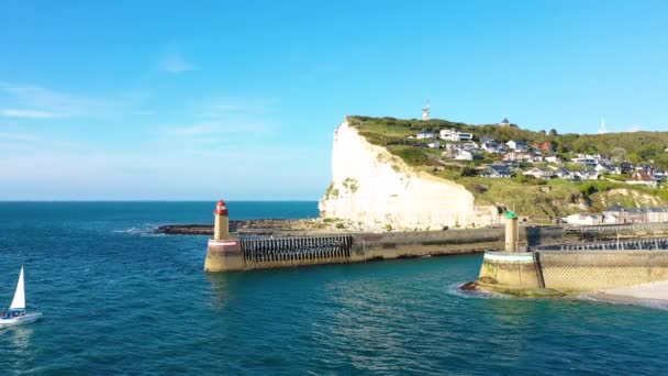 Fecamp Kikötője Krétaszirtekkel Körülvéve Európa Franciaország Normandia Seine Maritime Nyáron — Stock videók