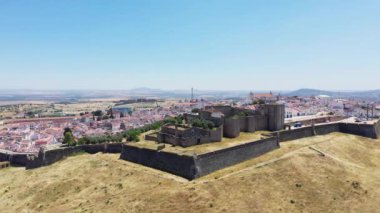 Elvas Kalesi, Avrupa, Portekiz, Alentejo, Portalegre Yazın güneşli bir günde.