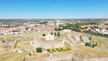Elvas 'taki Forte de Santa Luzia, Avrupa, Portekiz, Alentejo, Portalegre, güneşli bir yaz gününde.
