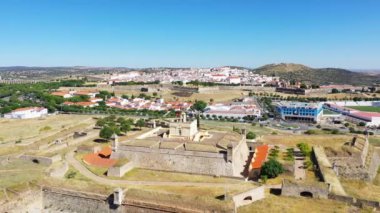 Elvas 'taki Forte de Santa Luzia, Avrupa, Portekiz, Alentejo, Portalegre, güneşli bir yaz gününde.