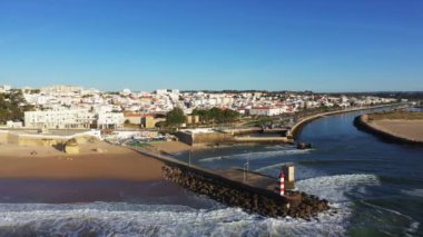 Lagos şehir merkezi ve tahkimatları, Avrupa 'da, Portekiz' de, Algarve 'de, yazın, güneşli bir günde, Albufeira' ya doğru.