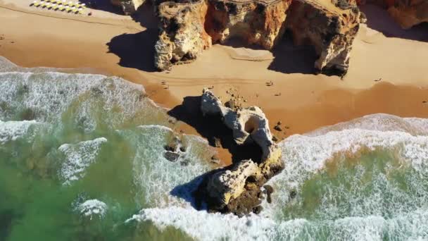 Algarve Part Gazdag Sziklái Albufeira Európa Portugália Algarve Felé Nyáron — Stock videók