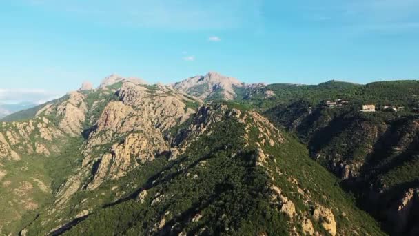 Campo Árido Entre Montanhas Florestas Verdes Europa França Córsega Para — Vídeo de Stock