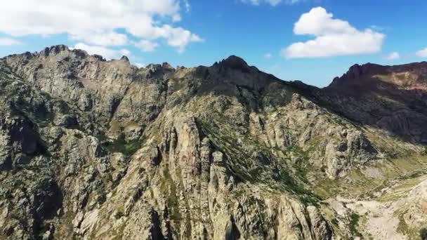 Vyprahlá Krajina Mezi Horami Zelenými Lesy Evropě Francii Korsice Směrem — Stock video