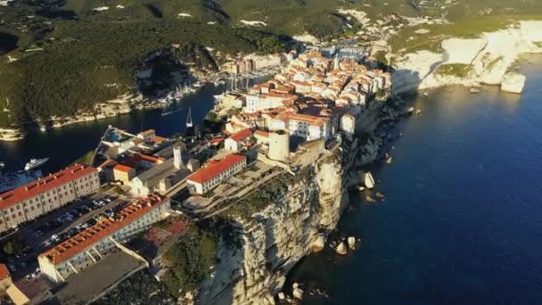 Stad Bonifacio Boven Krijtrotsen Het Groene Platteland Europa Frankrijk Corsica — Stockvideo