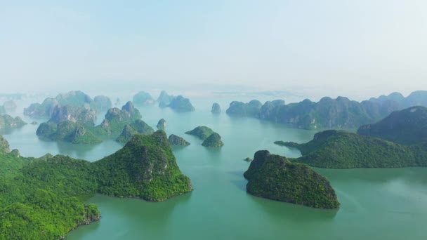 Zelené Krasové Útesy Long Bay Asie Severní Vietnam Směrem Hai — Stock video