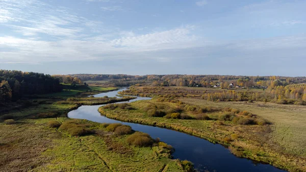 Strzał drona rzeki i przyrody — Zdjęcie stockowe