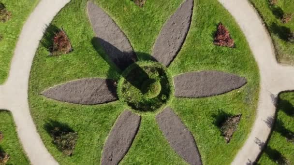 Drone vídeo zomming en el jardín — Vídeo de stock