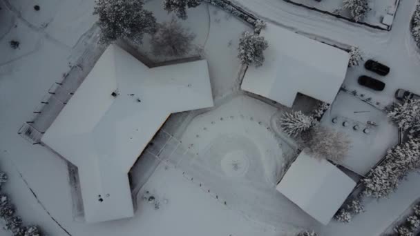 Zooming out in winter from drone — Vídeo de Stock