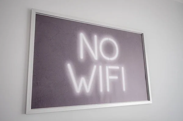Picture with the inscription no wi-fi hanging on the wall — Stock Photo, Image