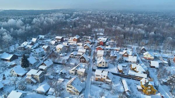 Skjuta en vinterskog med en quadcopter — Stockfoto