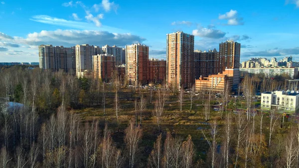 Панорама городского парка с квадрокоптера — стоковое фото