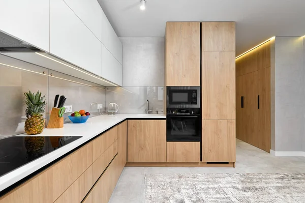Fotografie krásné a stylové dřevěné kuchyně Stock Snímky