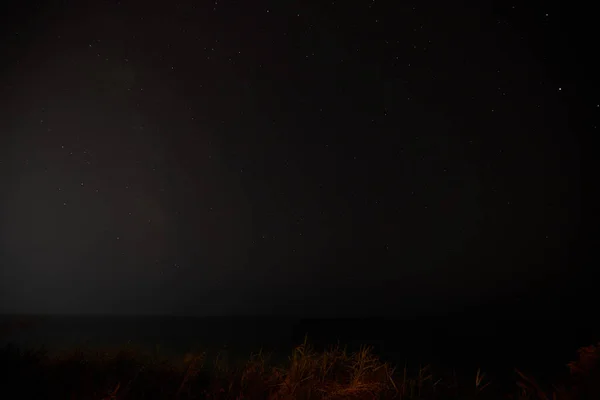 Ночная фотография звезд и неба — стоковое фото