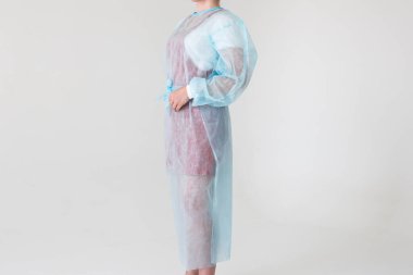 Tek kullanımlık tıp üniforması virüslere ve bakterilere karşı korur.