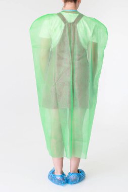 Tek kullanımlık tıp üniforması virüslere ve bakterilere karşı korur.