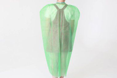 Tek kullanımlık tıp üniforması virüslere ve bakterilere karşı korur.