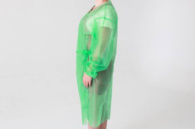 Tek kullanımlık tıp üniforması virüslere ve bakterilere karşı korur.