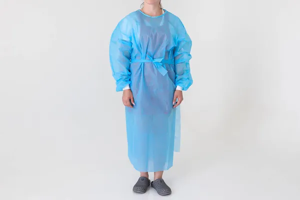Tek kullanımlık tıp üniforması virüslere ve bakterilere karşı korur.