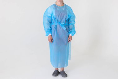 Tek kullanımlık tıp üniforması virüslere ve bakterilere karşı korur.