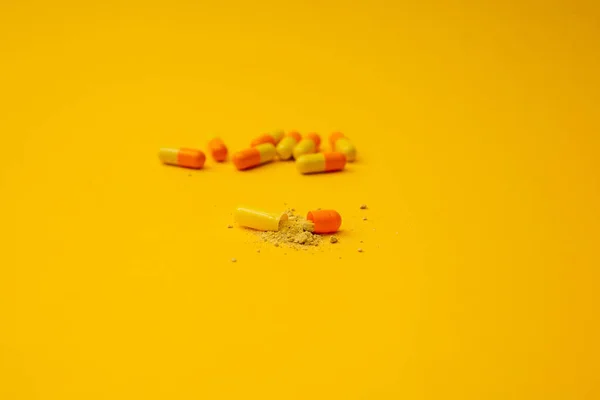 Таблетки Лежать Тлі — стокове фото