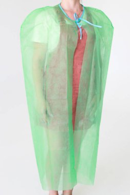 Tek kullanımlık tıp üniforması virüslere ve bakterilere karşı korur.