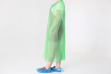 Tek kullanımlık tıp üniforması virüslere ve bakterilere karşı korur.