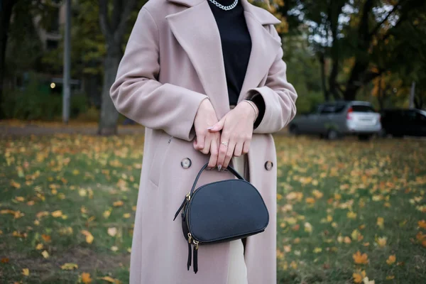 Young Girl Beautiful Coat Holds Bag Her Hands — Stock Photo, Image