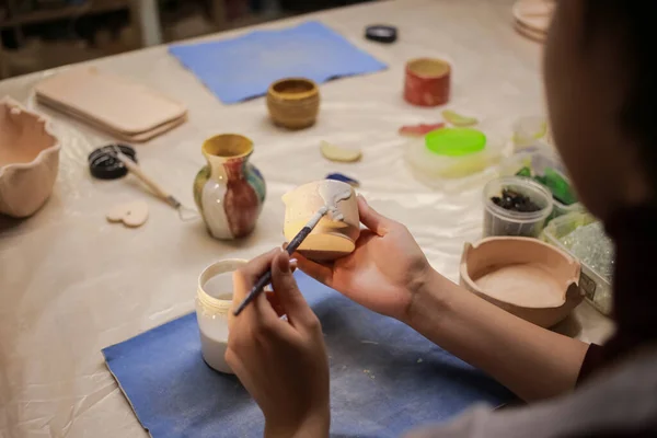 Human Sculptor Makes Clay Product His Own Hands — Stock Photo, Image