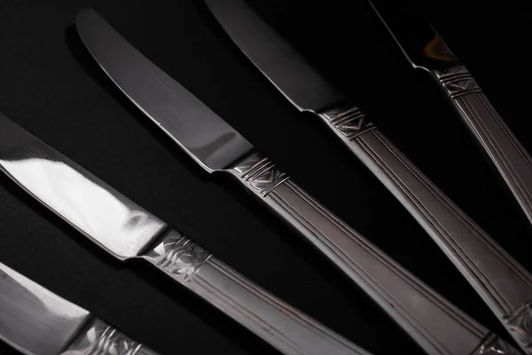 Knives Made Metal Silver Lie Black Background Glare Light — Foto Stock