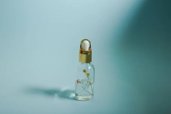 Bottle Care Cosmetics Oil Serum Stands Background Light Concept Advertising — Stockfoto