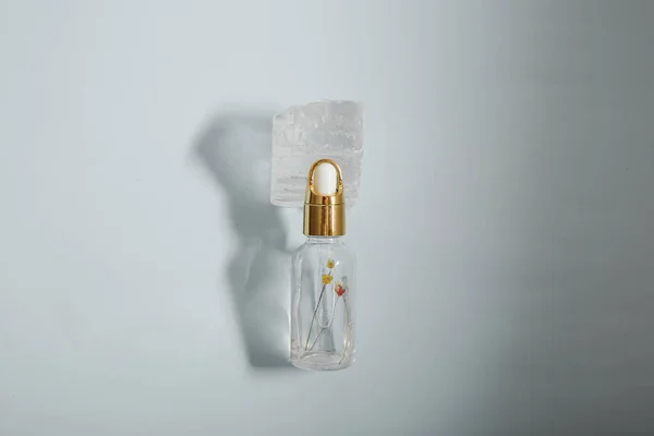Bottle Care Cosmetics Oil Serum Stands Background Light Concept Advertising — Zdjęcie stockowe