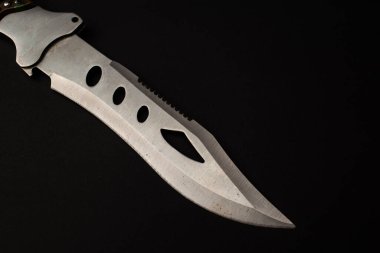 Metalden yapılmış ordu bıçağı.
