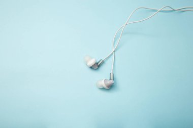 Arkaplanda aygıt için kulaklık