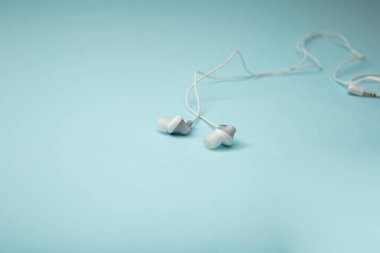 Arkaplanda aygıt için kulaklık