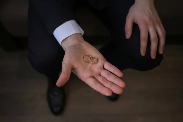 Altın alyanslar, eşleştirilmiş.