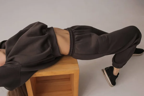 Kadınlar için şık bir spor takımı.