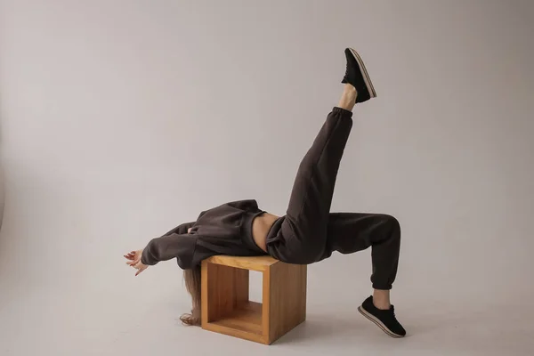 Kadınlar için şık bir spor takımı.