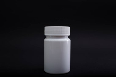 Salgın, virüs ve hastalıklar için ilaç dolu kavanoz.