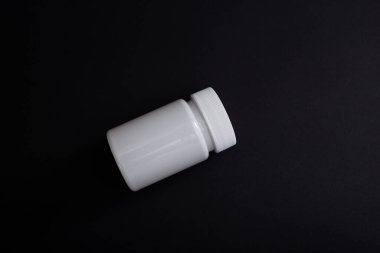 Salgın, virüs ve hastalıklar için ilaç dolu kavanoz.