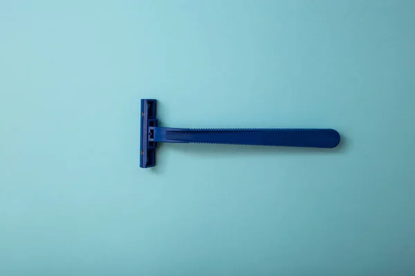 Afeitadora Afeitadora Desechable Aislado Sobre Fondo Azul — Foto de Stock