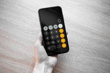 Hesaplama için telefondaki hesap makinesi