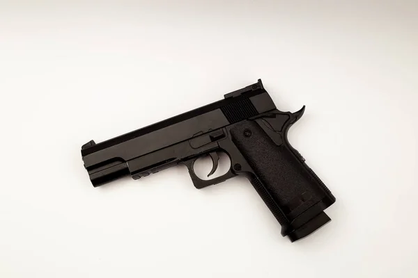 Pistola Negra Sobre Fondo Blanco — Foto de Stock