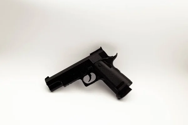 Pistola Negra Sobre Fondo Blanco — Foto de Stock