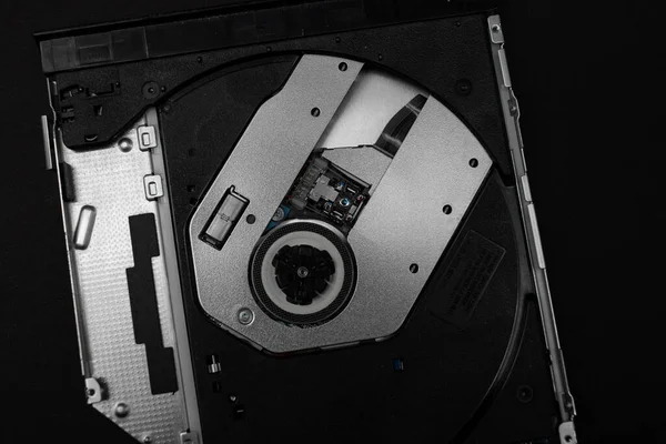 Laptop Festplatte Auf Schwarzem Hintergrund — Stockfoto