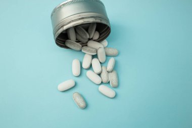 hapları üzerinde mavi bir arka plan